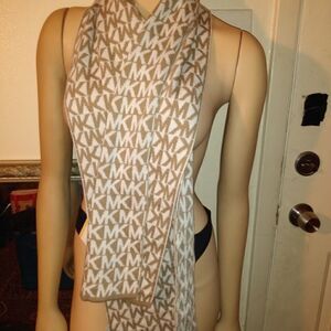 NWT Michael Kors scarf